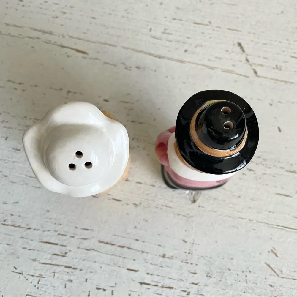 Thanksgiving Pilgrim Salt and Pepper Shakers Ceramic Hand Painted
